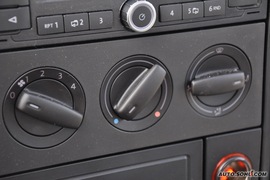 2010款一汽大众捷达1.6L手动伙伴型