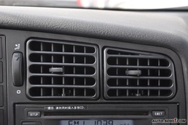 2010款一汽大众捷达1.6L手动伙伴型