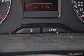 2010款一汽大众捷达1.6L手动伙伴型