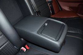 2015款比亚迪速锐1.5L手动豪华型