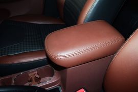 2015款比亚迪速锐1.5L手动豪华型