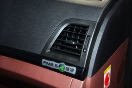 2015款比亚迪速锐1.5L手动豪华型