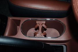 2015款比亚迪速锐1.5L手动豪华型