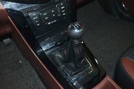 2015款比亚迪速锐1.5L手动豪华型