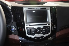 2015款比亚迪速锐1.5L手动豪华型