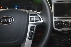 2015款比亚迪速锐1.5L手动豪华型