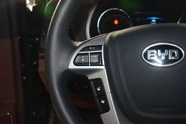 2015款比亚迪速锐1.5L手动豪华型