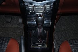 2015款比亚迪速锐1.5L手动豪华型