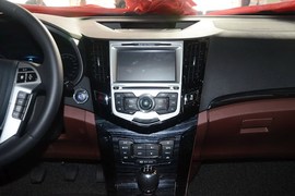 2015款比亚迪速锐1.5L手动豪华型