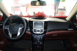 2015款比亚迪速锐1.5L手动豪华型