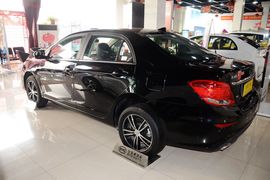 2015款比亚迪速锐1.5L手动豪华型