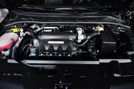 2015款比亚迪速锐1.5L手动豪华型