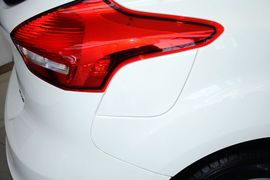 2015款福特福克斯两厢1.6L自动舒适型
