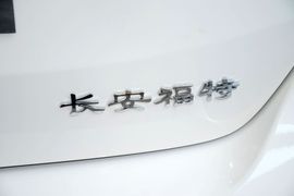 2015款福特福克斯两厢1.6L自动舒适型