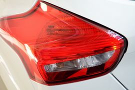 2015款福特福克斯两厢1.6L自动舒适型