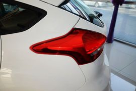 2015款福特福克斯两厢1.6L自动舒适型