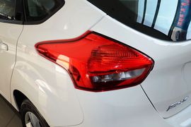 2015款福特福克斯两厢1.6L自动舒适型