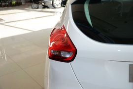 2015款福特福克斯两厢1.6L自动舒适型