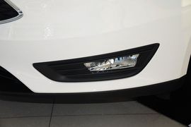 2015款福特福克斯两厢1.6L自动舒适型