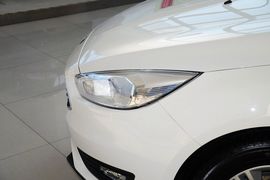 2015款福特福克斯两厢1.6L自动舒适型