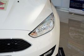 2015款福特福克斯两厢1.6L自动舒适型