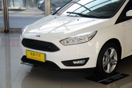 2015款福特福克斯两厢1.6L自动舒适型