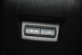 2015款福特福克斯两厢1.6L自动舒适型