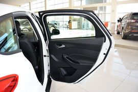 2015款福特福克斯两厢1.6L自动舒适型