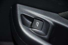 2015款福特福克斯两厢1.6L自动舒适型