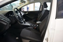 2015款福特福克斯两厢1.6L自动舒适型