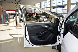 2015款福特福克斯两厢1.6L自动舒适型