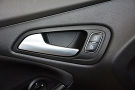 2015款福特福克斯两厢1.6L自动舒适型
