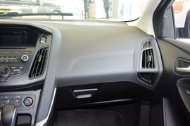 2015款福特福克斯两厢1.6L自动舒适型