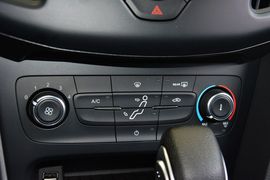 2015款福特福克斯两厢1.6L自动舒适型