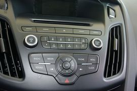 2015款福特福克斯两厢1.6L自动舒适型