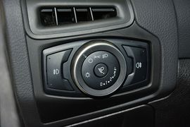 2015款福特福克斯两厢1.6L自动舒适型