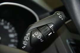 2015款福特福克斯两厢1.6L自动舒适型