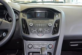 2015款福特福克斯两厢1.6L自动舒适型