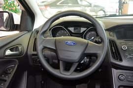 2015款福特福克斯两厢1.6L自动舒适型