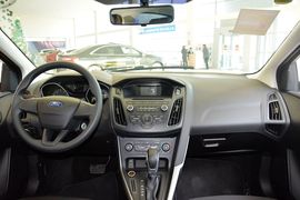 2015款福特福克斯两厢1.6L自动舒适型