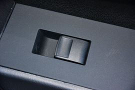 2016款丰田雷凌双擎1.8H