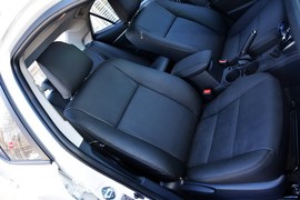 2016款丰田雷凌双擎1.8H