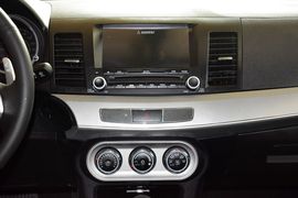 2015款三菱翼神2.0L