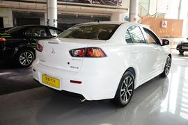 2015款三菱翼神2.0L
