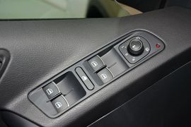 2015款大众途观1.8TSI手自一体两驱舒适版