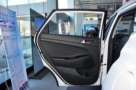 2015款现代全新途胜2.0L自动两驱智能型