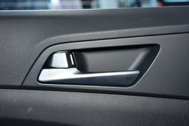 2015款现代全新途胜2.0L自动两驱智能型