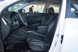 2015款现代全新途胜2.0L自动两驱智能型