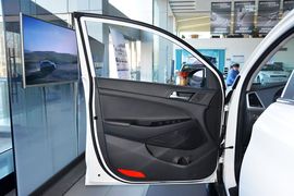 2015款现代全新途胜2.0L自动两驱智能型