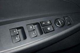 2015款现代全新途胜2.0L自动两驱智能型